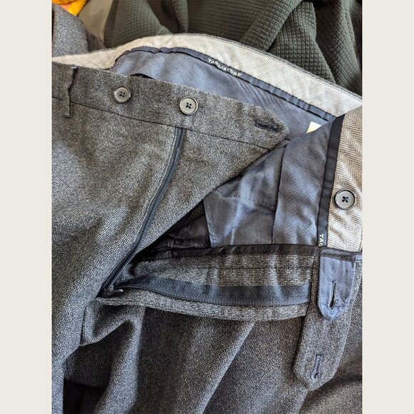 TAGLIATORE - 2-piece wool blend suit - Sz 52/9 - Picture 13 of 15